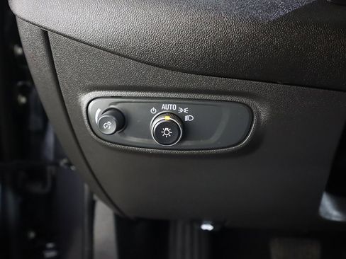 Used 2023 Chevrolet Equinox LT image 37