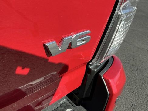 Used 2022 Toyota Tacoma TRD Off-Road w/ Technology Package image 8