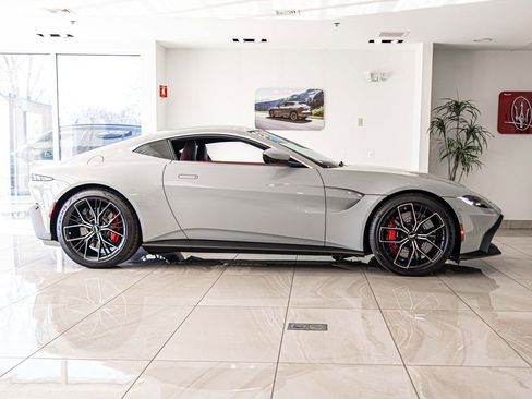 Used 2023 Aston Martin V8 Vantage Coupe RWD image 9
