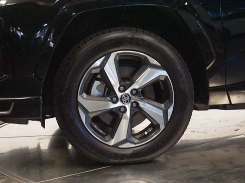 Used 2024 Toyota RAV4 SE image 9