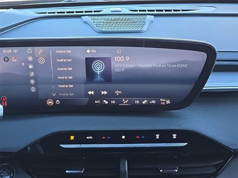 Used 2025 Buick Enclave Preferred image 23