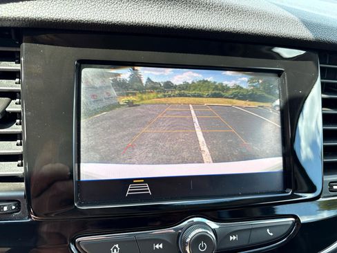 Used 2022 Buick Encore Preferred w/ Safety Package image 21