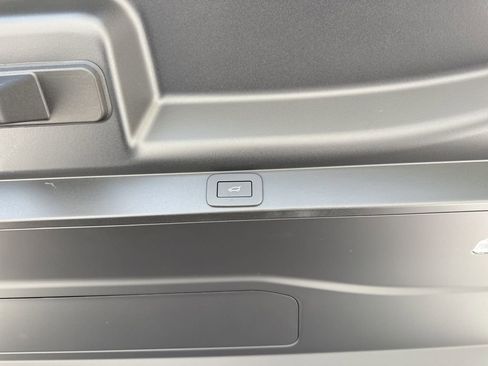 New 2025 Land Rover Range Rover SE AWD/4WD image 13
