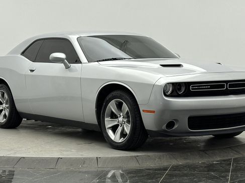 Used 2021 Dodge Challenger SXT image 3