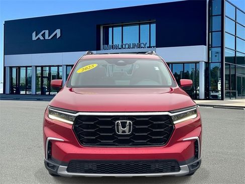 Used 2025 Honda Pilot Touring image 7