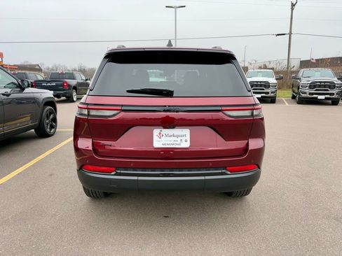 New 2025 Jeep Grand Cherokee Altitude image 4
