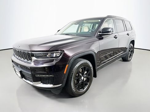 Used 2022 Jeep Grand Cherokee L Limited w/ Luxury Tech Group II image 3