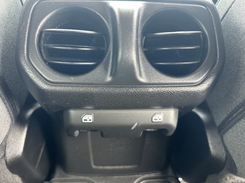 Used 2025 Jeep Wrangler Unlimited Sport AWD/4WD image 15