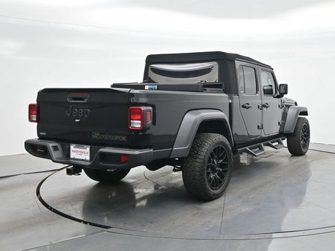 Used 2023 Jeep Gladiator Sport image 5