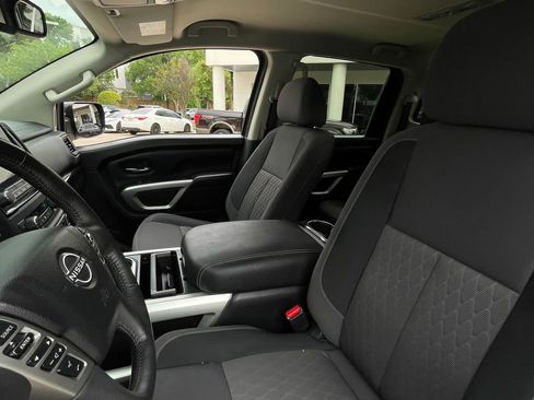 Used 2024 Nissan Titan SV w/ SV Convenience Package RWD image 22