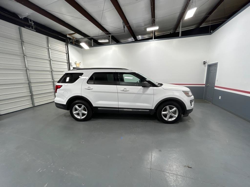 Used 2019 Ford Explorer XLT FWD image 6