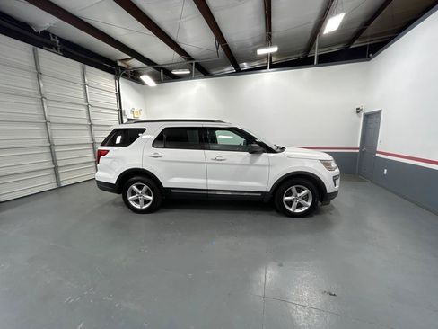 Used 2019 Ford Explorer XLT FWD image 6