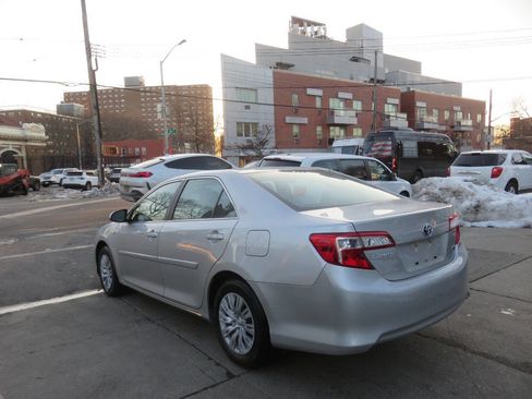 Used 2012 Toyota Camry LE image 5