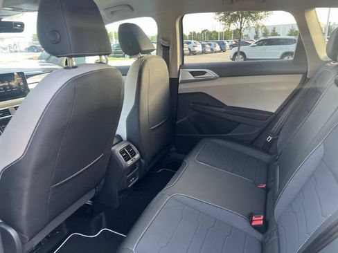 New 2026 Volkswagen Taos SE FWD image 23