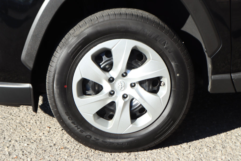 Used 2021 Toyota RAV4 LE FWD image 37