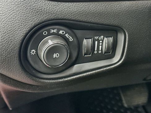Used 2023 Jeep Renegade Trailhawk AWD/4WD image 17