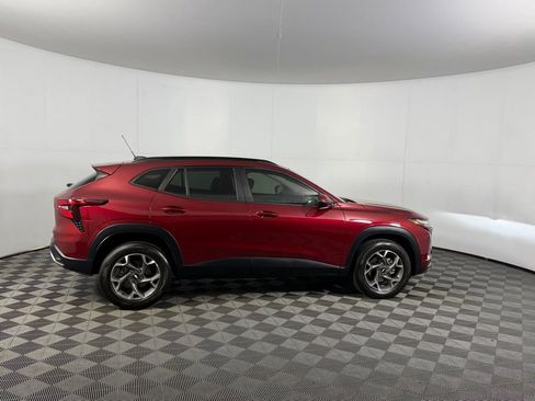 Used 2024 Chevrolet Trax LT w/ Driver Confidence Package FWD image 5