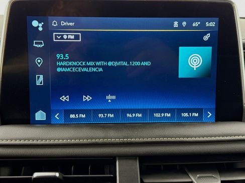 Used 2023 Chevrolet Suburban Premier image 15