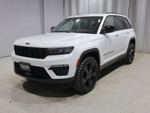 Used 2023 Jeep Grand Cherokee Limited w/ Black Appearance Package AWD/4WD image 6