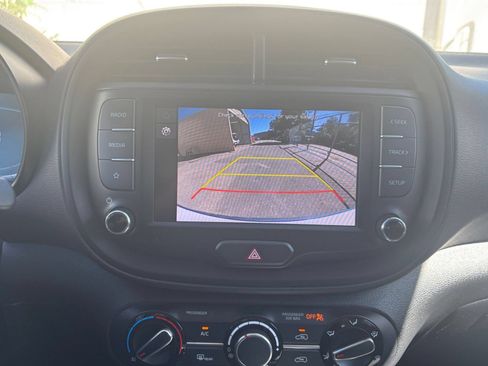 Used 2025 Kia Soul LX w/ LX Technology Package FWD image 20