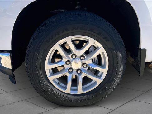 Used 2022 Chevrolet Silverado 1500 LT image 11