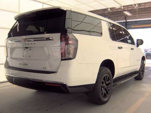 Used 2022 Chevrolet Suburban LT RWD image 3