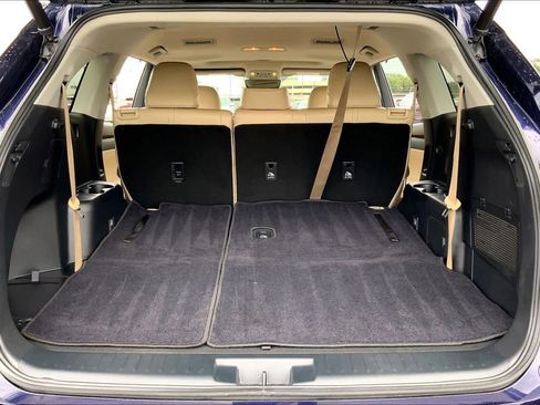 Used 2022 Toyota Highlander XLE FWD image 34