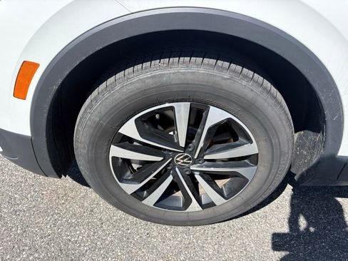Used 2024 Volkswagen Tiguan S image 11