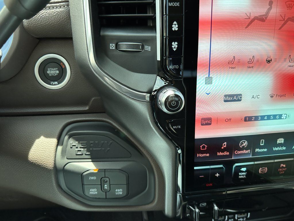 New 2026 RAM 2500 Laramie AWD/4WD image 28