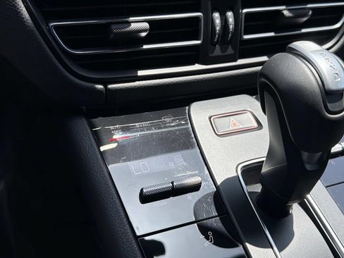 Used 2024 Porsche Macan AWD/4WD image 26