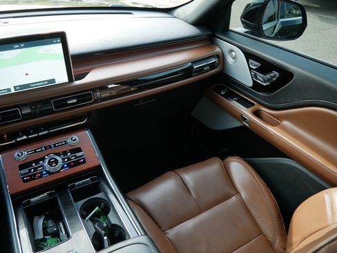 Used 2022 Lincoln Aviator Reserve w/ Equipment Group 201A image 10