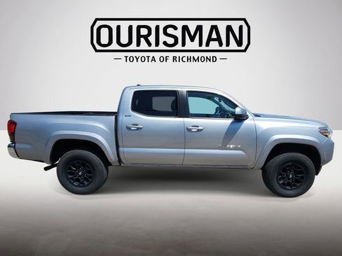 Used 2019 Toyota Tacoma SR5 AWD/4WD image 9