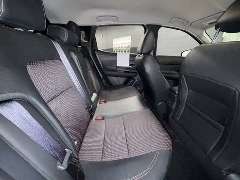 Used 2025 Nissan Kicks SR AWD/4WD image 7