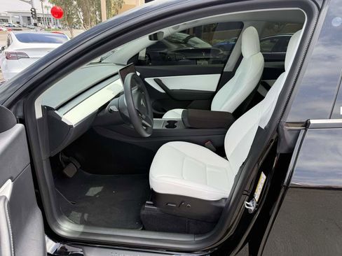 Used 2021 Tesla Model Y Long Range AWD/4WD image 24