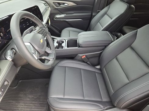 New 2026 Chevrolet Traverse LT w/ Sun and Wheel Package FWD image 5
