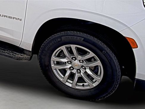 Used 2024 Chevrolet Suburban LT image 11