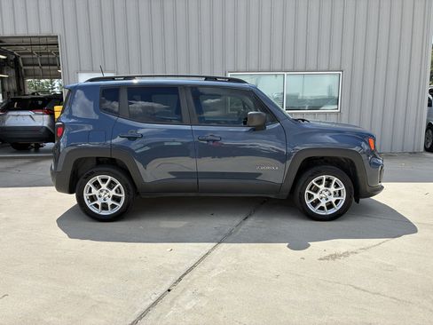 Used 2022 Jeep Renegade Latitude AWD/4WD image 9