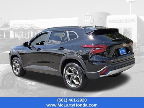 Used 2024 Chevrolet Trax LT FWD image 3