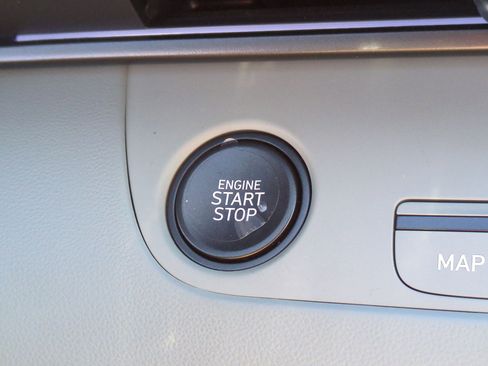 Certified 2025 Hyundai Elantra Limited image 21