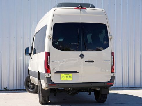 Used 2023 Mercedes-Benz Sprinter 2500 image 6