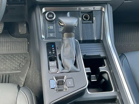 Used 2026 Lexus GX 550 w/ Accessory Package (2T) AWD/4WD image 24