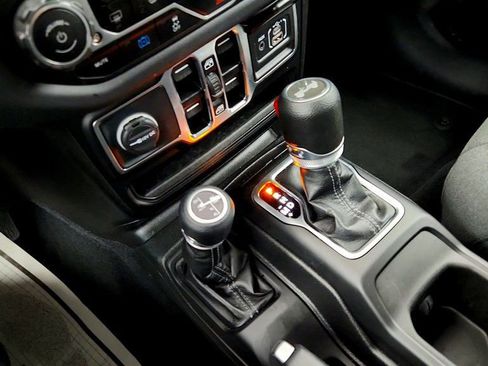 Used 2025 Jeep Wrangler Unlimited Sahara w/ Safety Group image 16