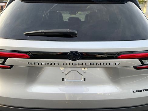 Used 2024 Toyota Grand Highlander Limited FWD image 14