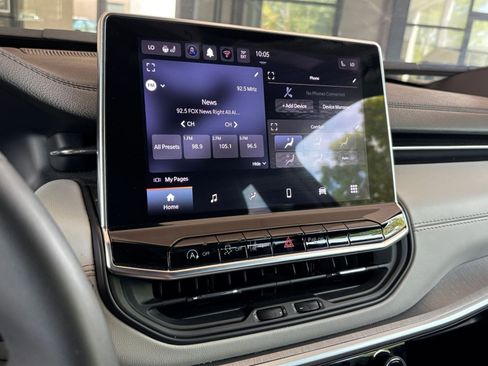 Used 2025 Jeep Compass Limited AWD/4WD image 20