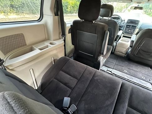 Used 2014 Dodge Grand Caravan SXT FWD image 19