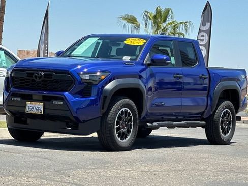 Used 2025 Toyota Tacoma TRD Off-Road w/ TRD Off Road Upgrade Package AWD/4WD image 7