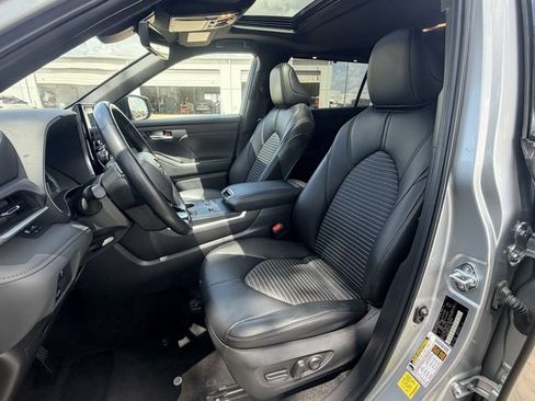 Used 2024 Toyota Highlander XSE FWD image 26