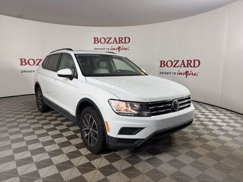 Used 2018 Volkswagen Tiguan SE w/ Panoramic Sunroof Package image 1