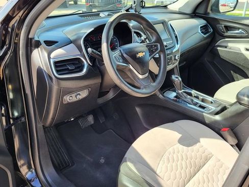 Used 2018 Chevrolet Equinox LS image 2