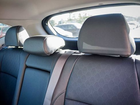 Certified 2022 Kia Seltos EX image 28